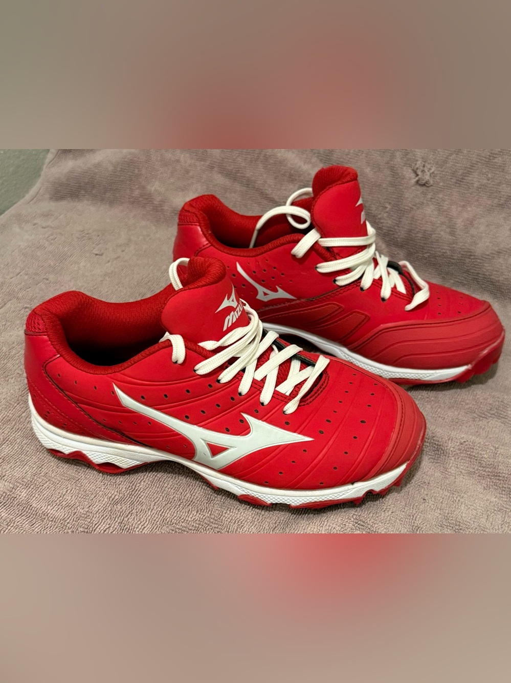 Mizuno Women's Red/White Baseball Softball Cleats Shoes US 6 Medium (B,M)